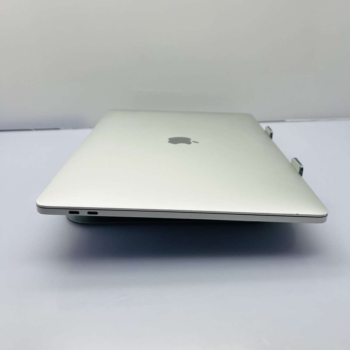 Apple MacBook Pro 15-inch "Core i9" 2.6GHz (Touch bar/2018) 16GB RAM 512GB SSD Silver (Condition:...