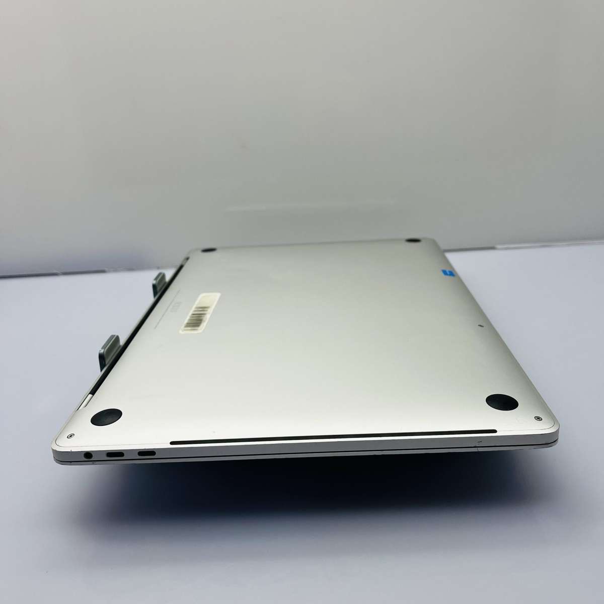 Apple MacBook Pro 15-inch "Core i9" 2.6GHz (Touch bar/2018) 16GB RAM 512GB SSD Silver (Condition:...