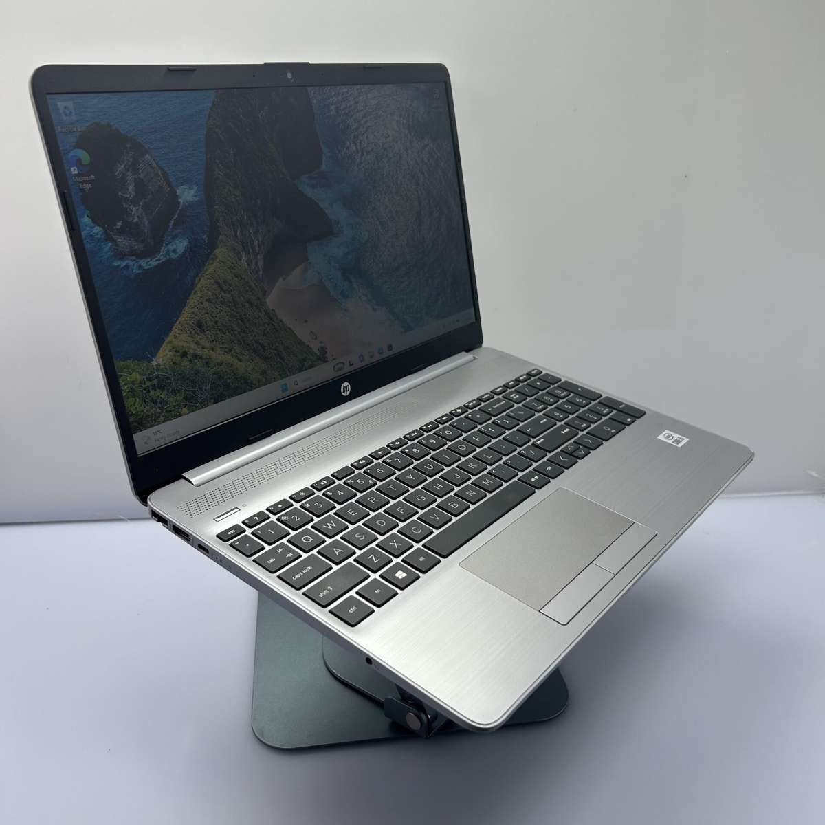 HP 250 G8 10th Gen Core i5 1.19GHz 16GB RAM 512GB SSD Asteroid Silver (Condition: Good)