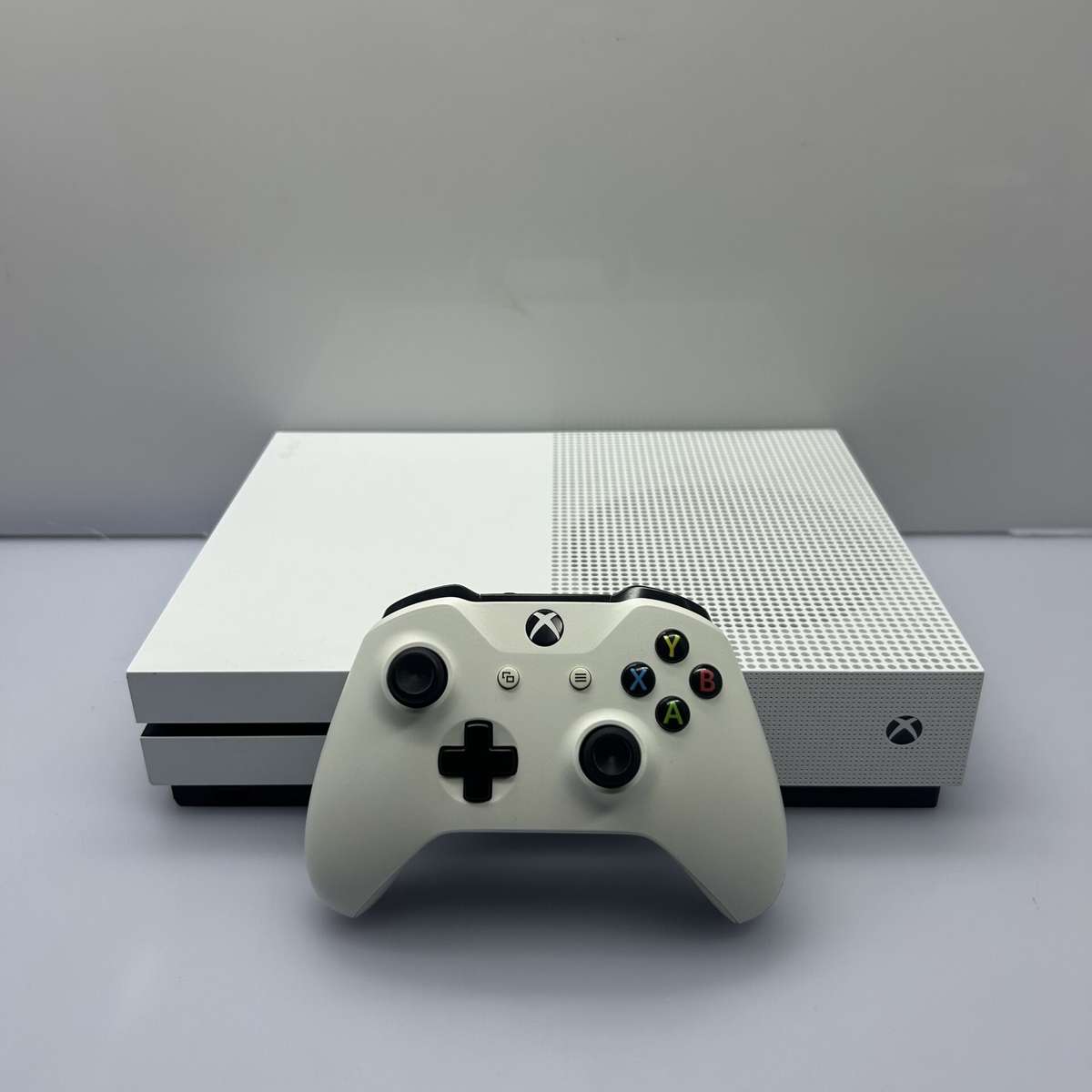 Microsoft Xbox One S 500GB White + HDMI + Power Cable + 2 Games (Condition: Good)