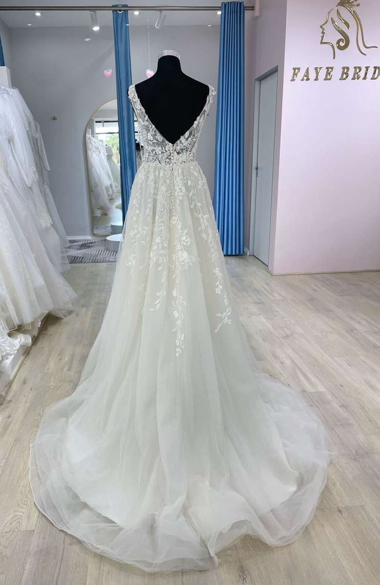 Rosette , Empire tulle wedding dress.