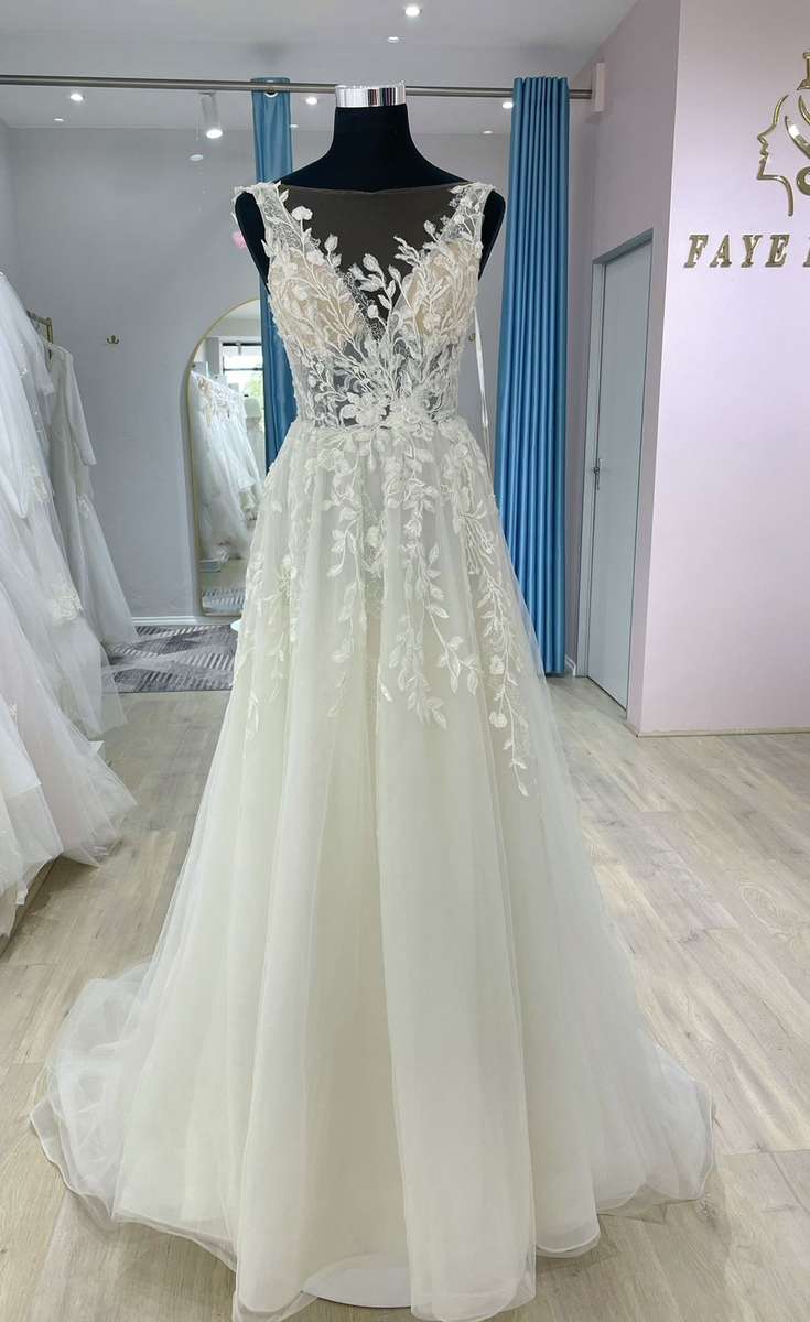 Rosette , Empire tulle wedding dress.