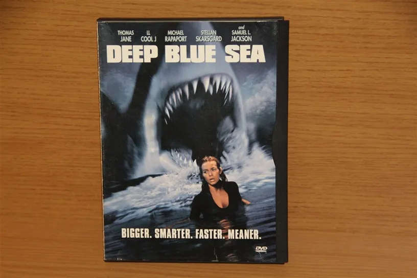 DVD Deep Blue Sea - Bigger. Faster. Smarter. Meaner.
