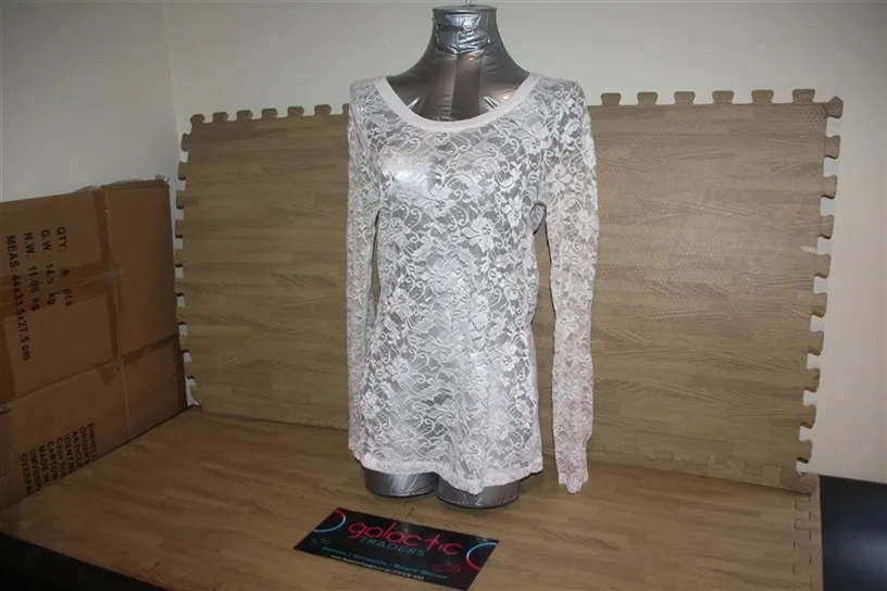 Polyester see-through white floral longsleeved shirt, Size Large