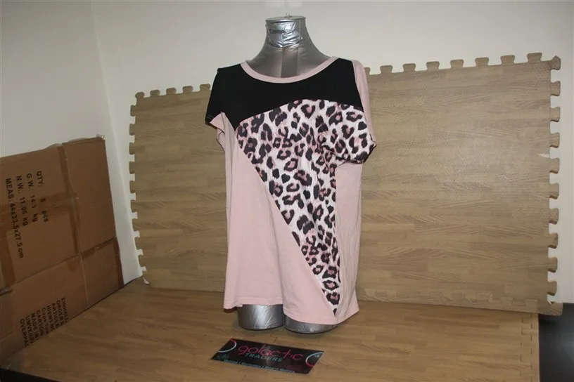 Pink Leopard print polyester T-shirt, Size Medium