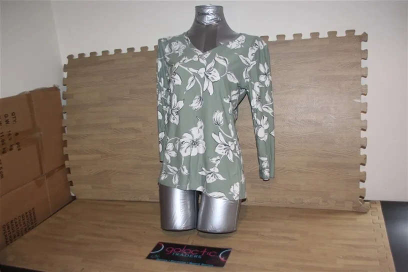 Polyester green and white longsleeve shirt, Size Medium
