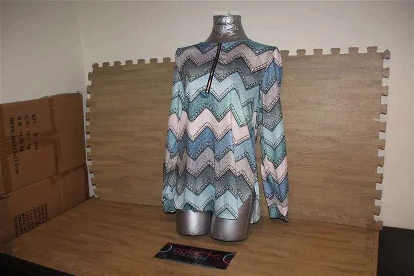 Long Sleeve Shirt with Pattern and Zip, size small