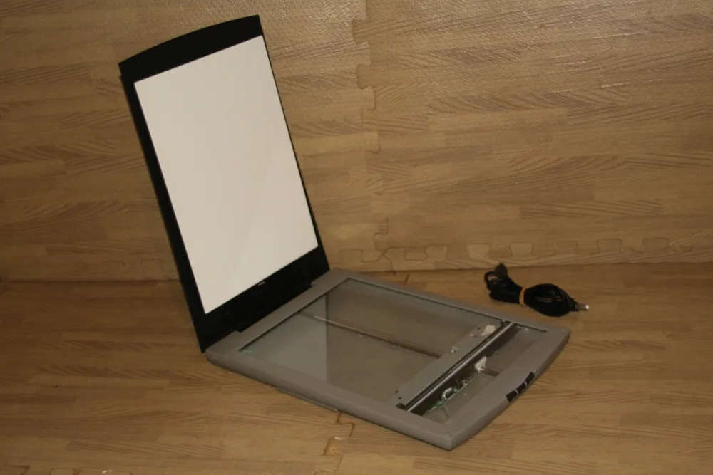 Canon CanoScan LiDE desktop flatbed scanner