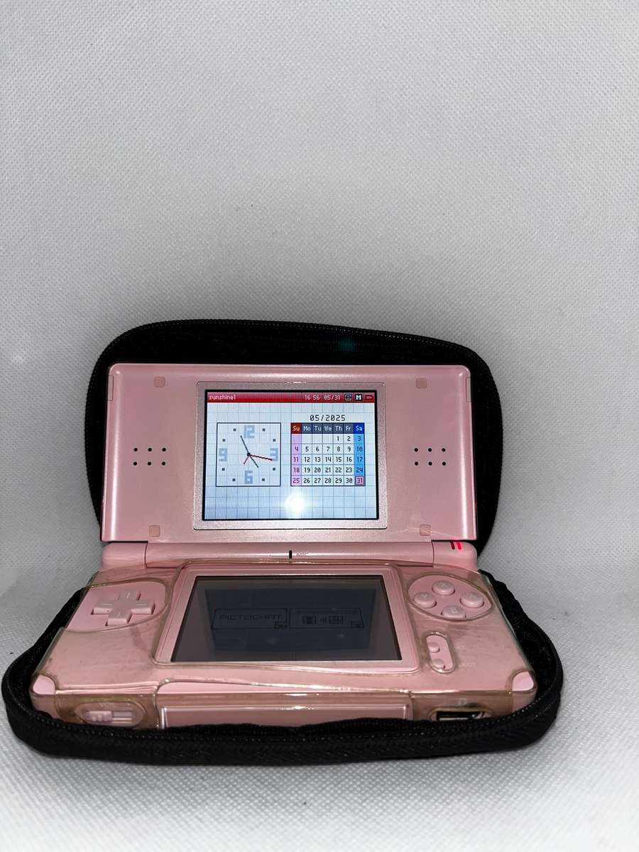 Pink Nintendo DS - Handheld