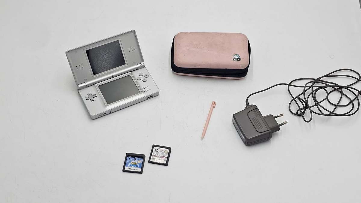 Nintendo DS Lite