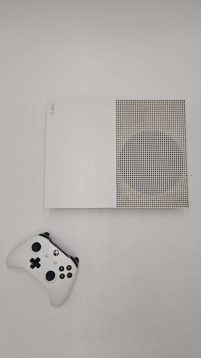 1 tb Xbox 1 S edition + controller