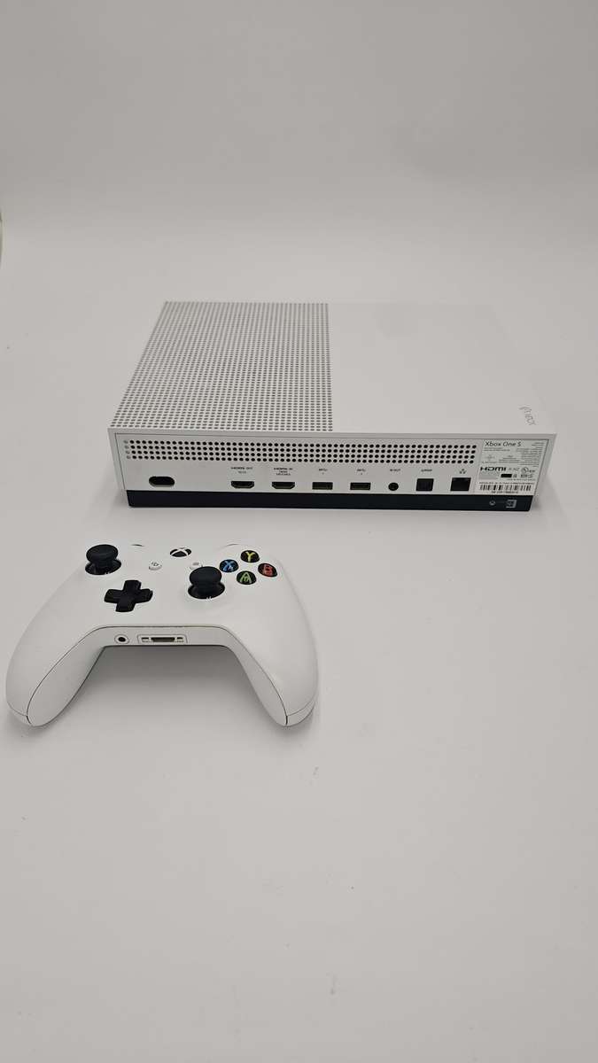 1 tb Xbox 1 S edition + controller