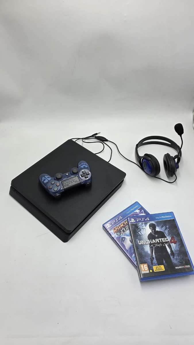 PlayStation 4 Slim  500GB COMBO DEAL