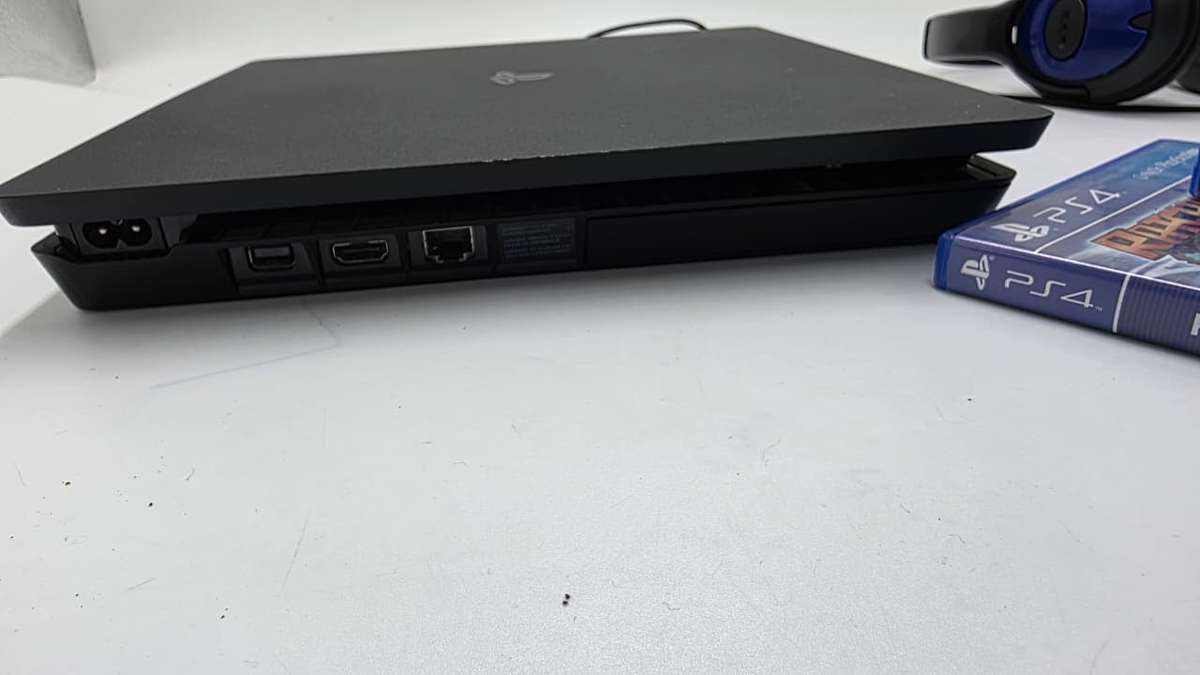 PlayStation 4 Slim  500GB COMBO DEAL