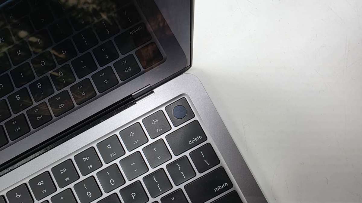 MacBook Air M2  Preloved  Excellent Condition
