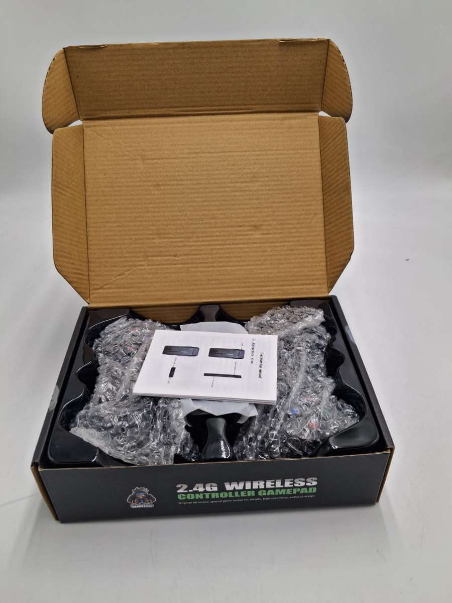  2.4G WIRELESS CONTROLLER GAMEPAD  PLUG & PLAY GAMING! 