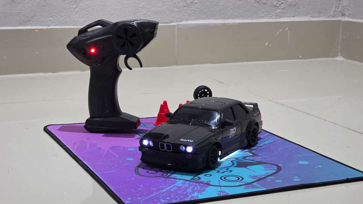  BMW E30 DRIFT & SPIN RC CAR  READY TO DRIFT! 