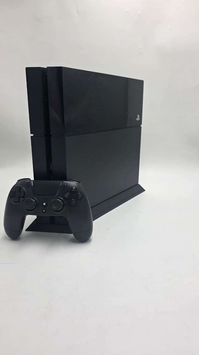  Sony PlayStation 4 Phat 1TB Console + Gioteck VX Wireless Controller