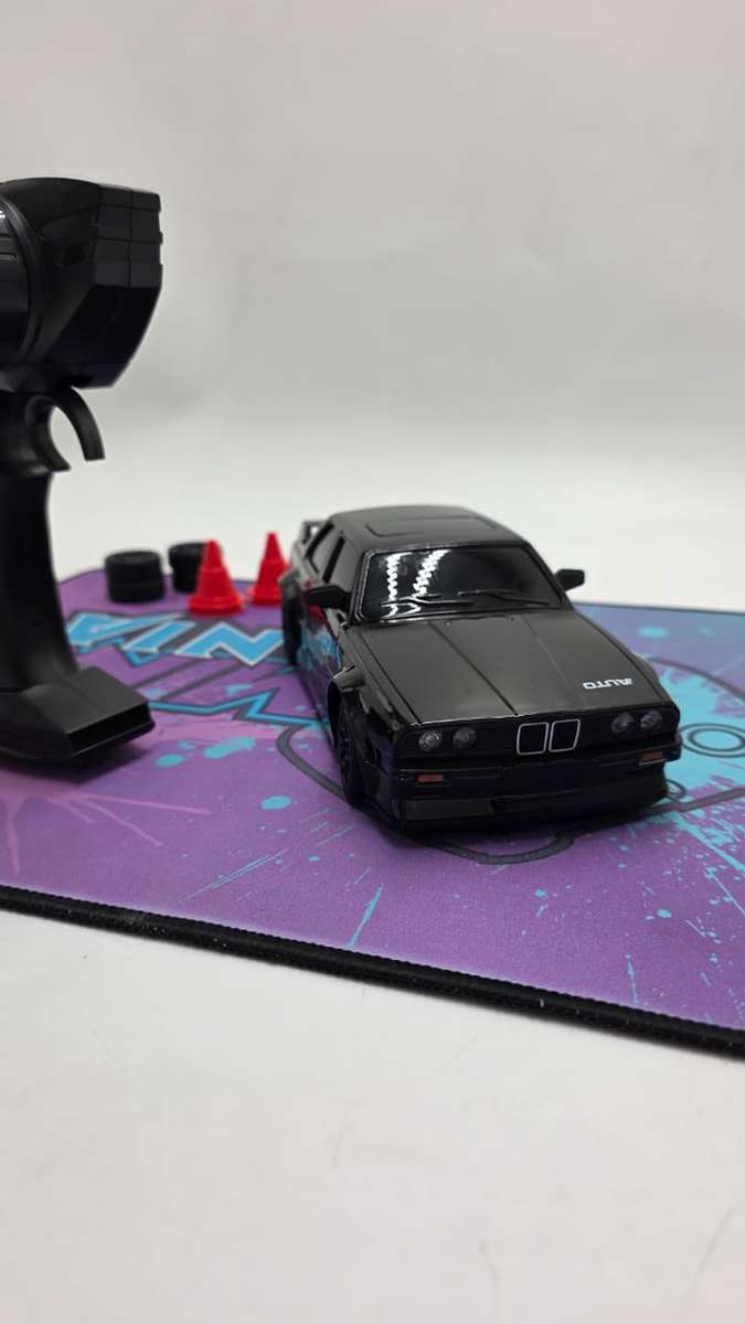  BMW E30 DRIFT & SPIN RC CAR  READY TO DRIFT! 