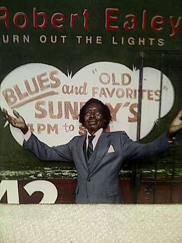 Robert Ealey: Turn Out the Lights : CD