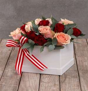 Mixed Rose Blush in Cream Square Box