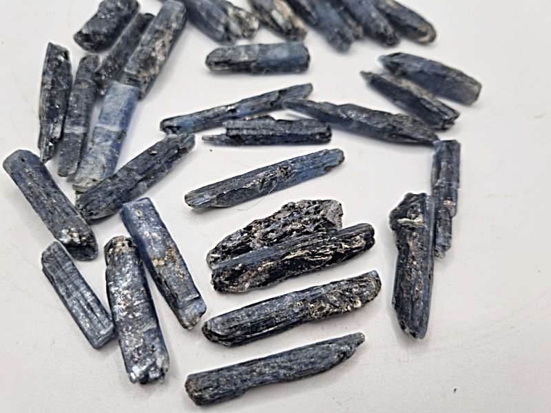 Dark Blue Kyanite Blade (3-4cm)