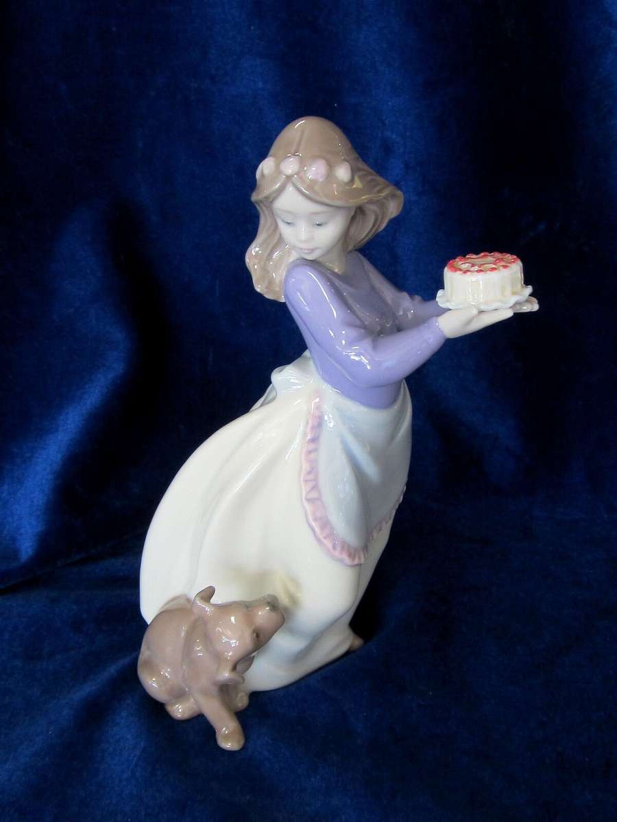 NAO BY LLADRO #1700 PUPPY'S BIRTHDAY SPECIAL EDITION COLOR SPLASH GIRL CAKE