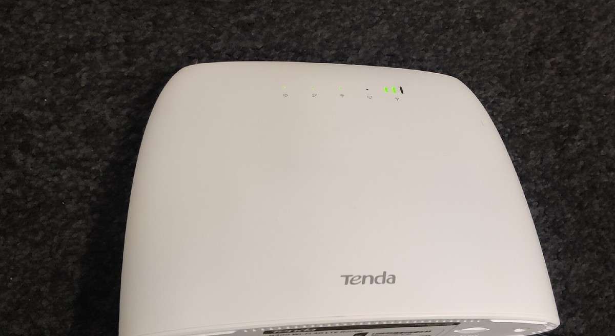 Tenda 4G LTE 2.4GHz 300Mbps Wireless Router 4G03