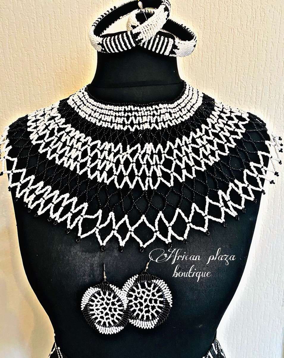 Monochrome beaded necklace set