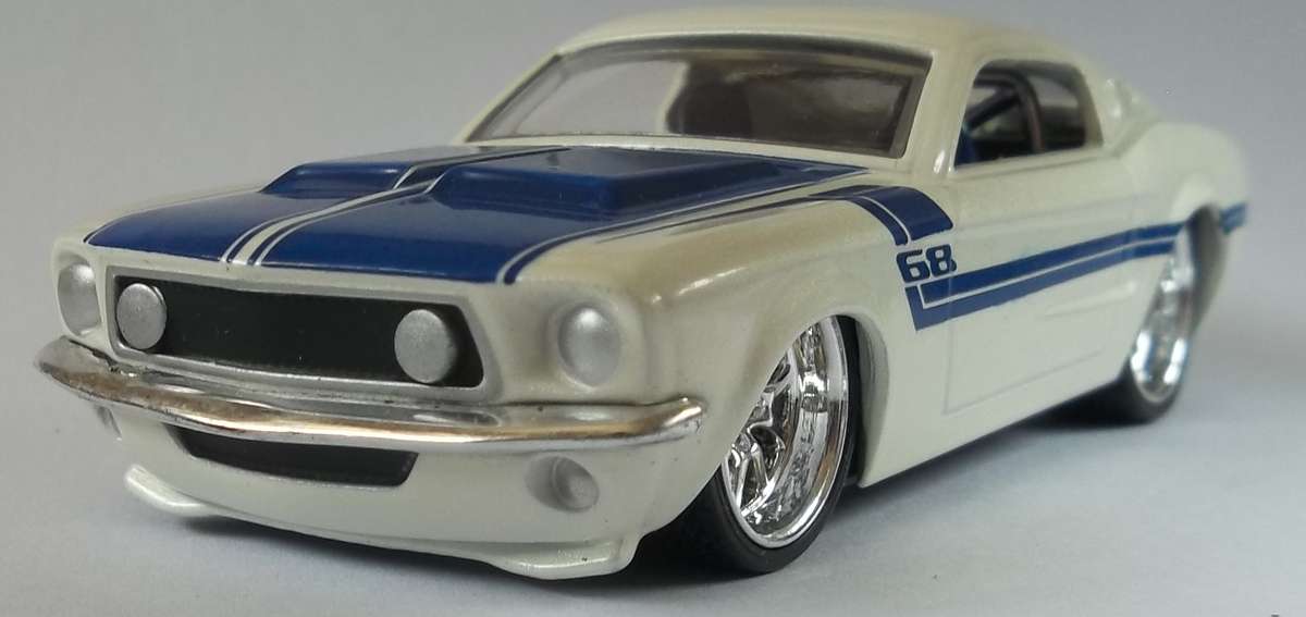 Hot Wheels 1/43 LARGER Scale '68 Ford Mustang RUBBER TYRES  Detail Interior Hotwheels MATCHBOX