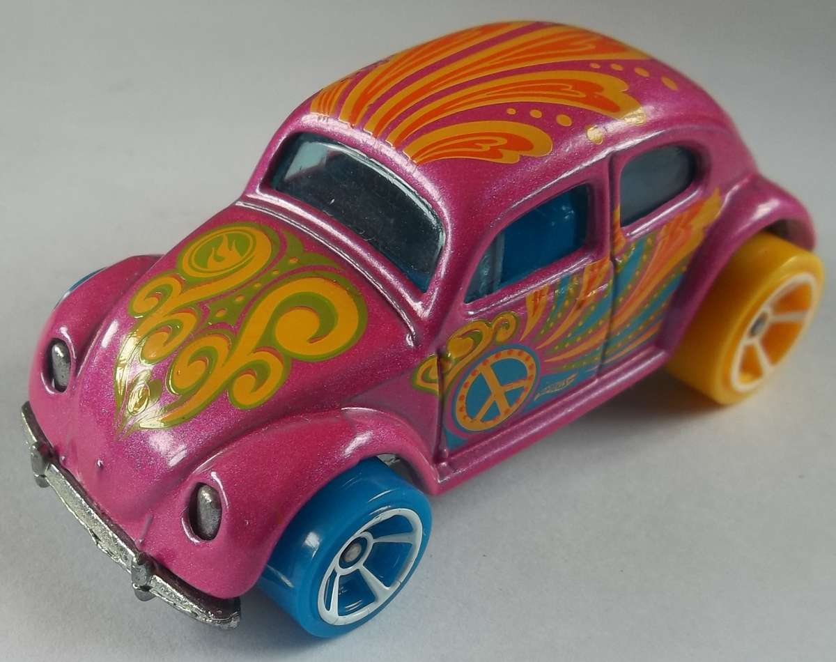 Hot Wheels TREASURE HUNT VW Beetle Volkswagen METAL BASE like Matchbox