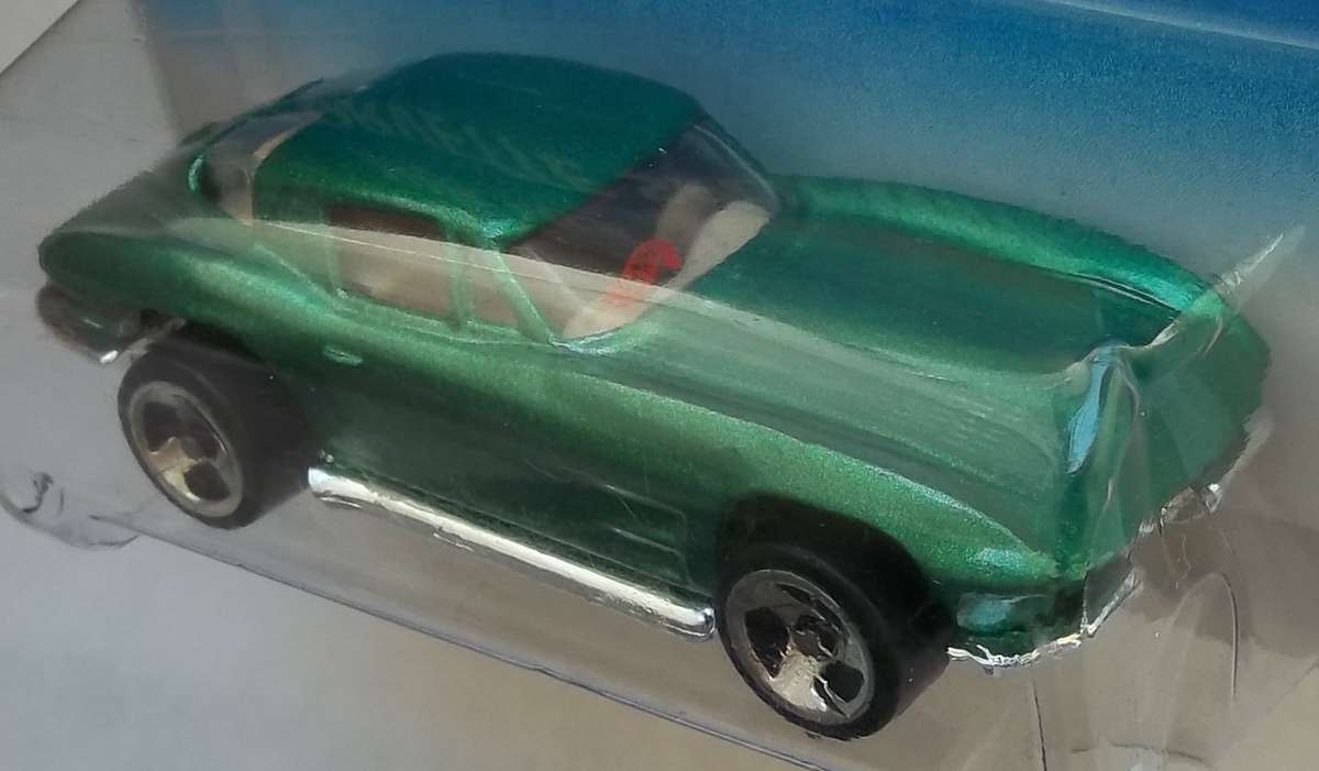 Hot Wheels Corvette Split Window  Made in 1998 HOTWHEELS Similar scale to Matchbox Sealed