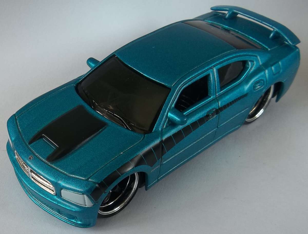 Hot Wheels 1/43 LARGER Scale Dodge Charger SRT8 RUBBER TYRES + TREAD Detail Interior Hotwheels