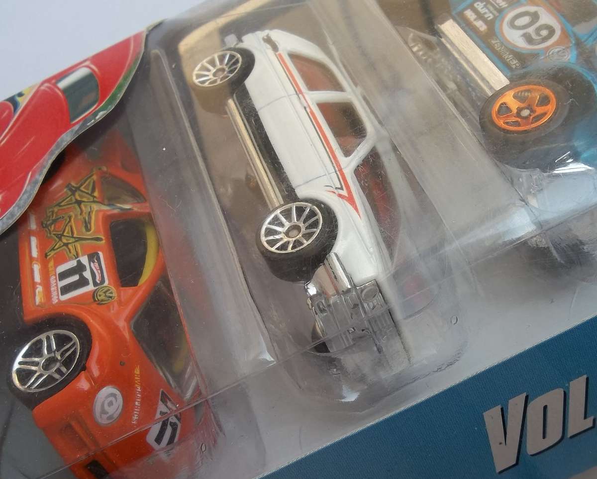 HOT WHEELS VOLKSWAGEN 5 Car set Sealed VW Golf , Beetle, New Beetle Cup , Golf GTI , Baja Beetle