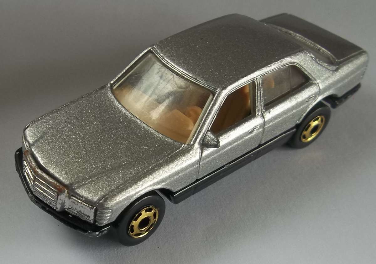 Hot Wheels Wind 380 SEL Matchbox Scale Model Car Made in 1981 Vinage Model HOTWHEELS