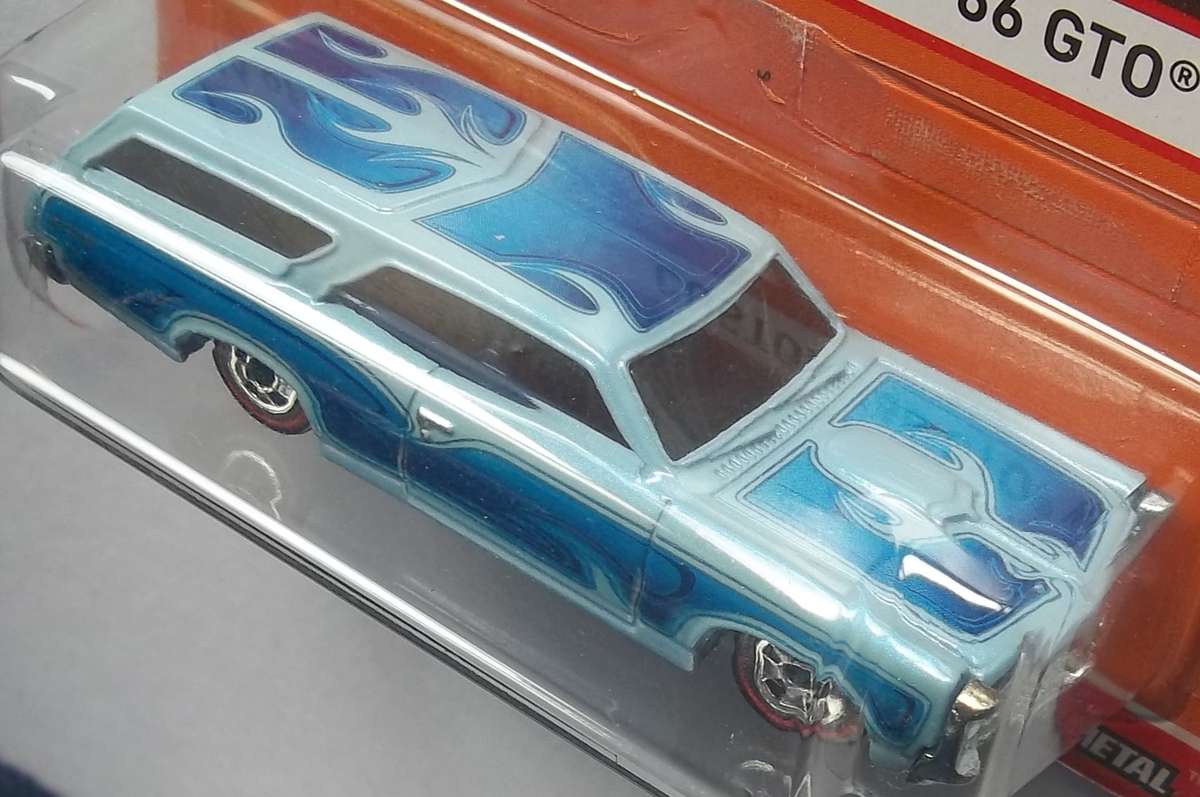 Hot Wheels REDLINES Custom '66 Pontiac GTO Wagon Like Matchbox Scale HOTWHEELS 2016 Model Car