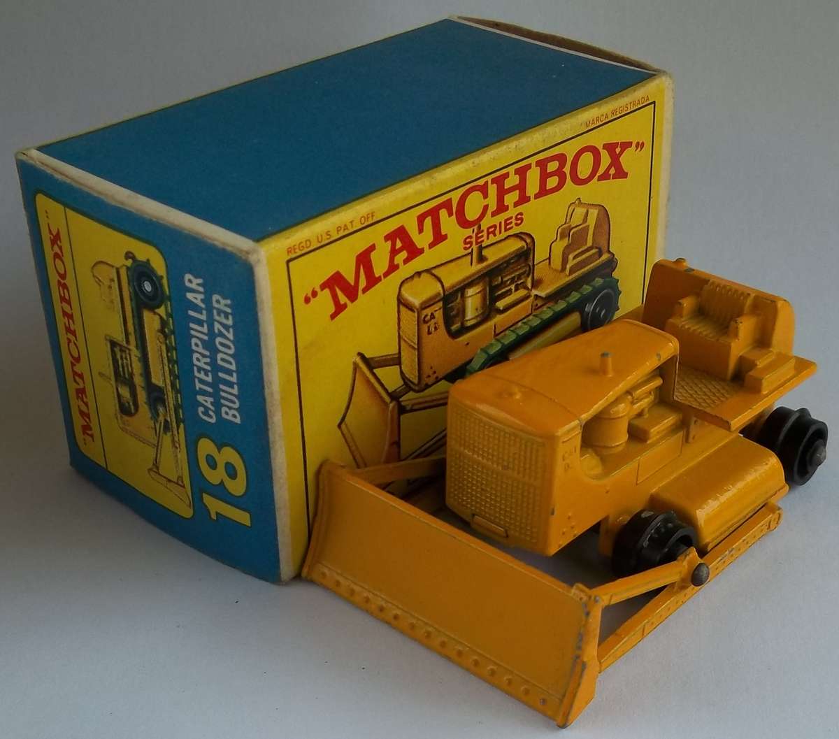BOXED Matchbox Lesney 1-75 Series Regular Wheels #18 Caterpillar Bulldozer BOXED ENGLAND
