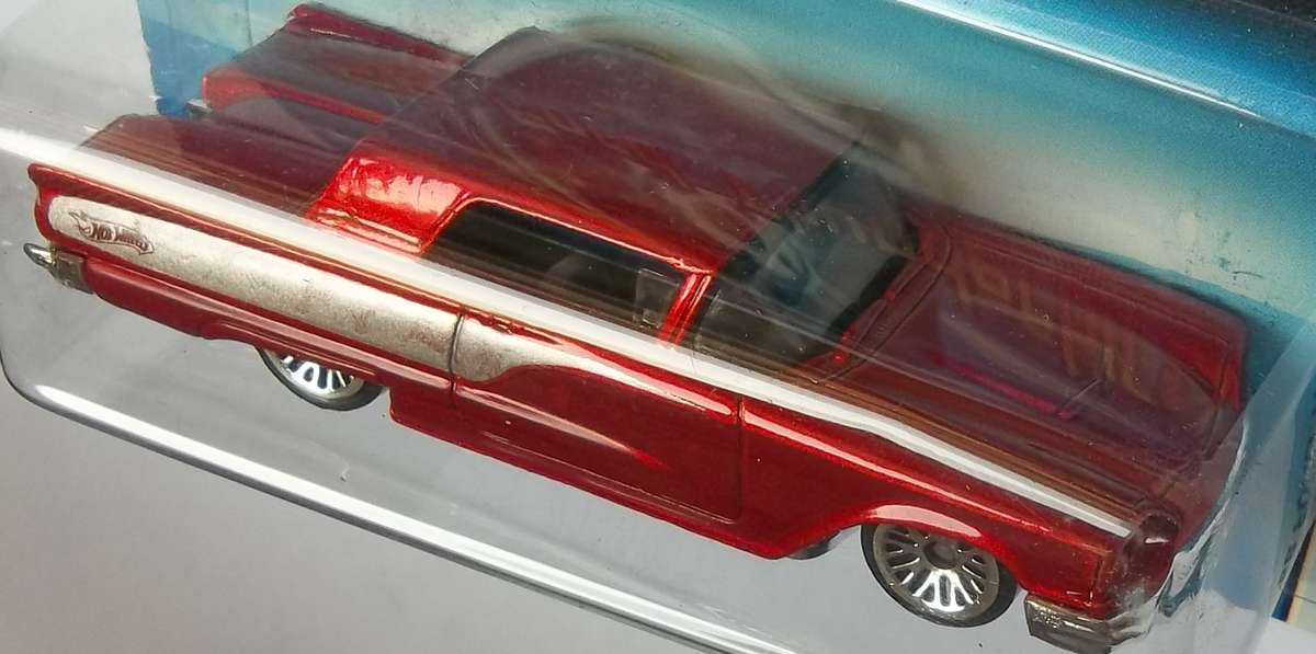 Hot Wheels 1958 Ford Thunderbird 2005 HOTWHEELS Matchbox Boxed Model Car
