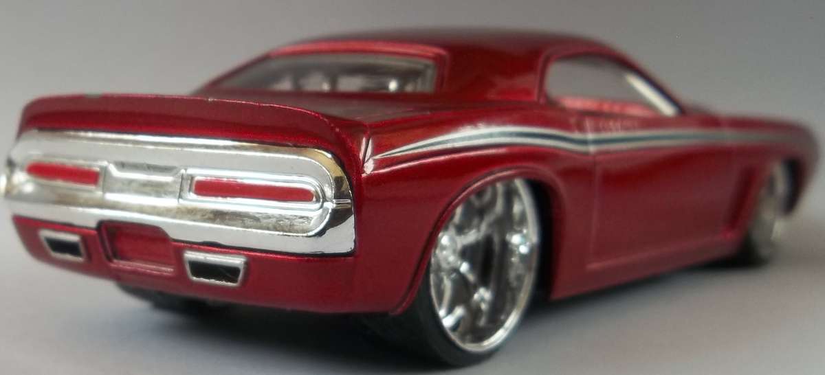 Hot Wheels 1/43 LARGER Scale 1971 Dodge Challenger RUBBER TYRE Detailed Engine Hotwheels MATCHBOX