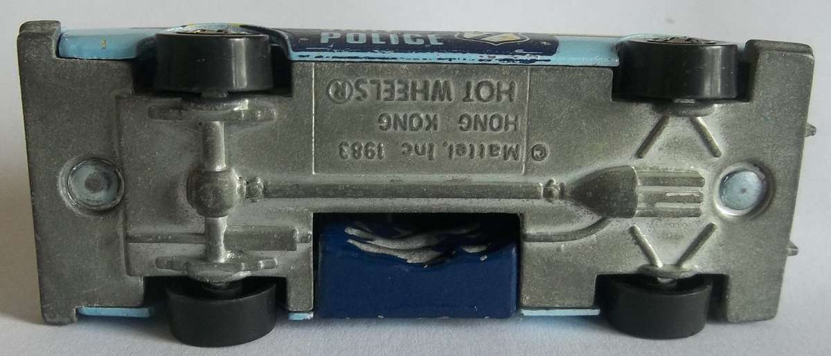 Hot Wheels CRACK UPS Police car Matchbox Scale Model Car Made in 1983 Vinage Model HOTWHEELS