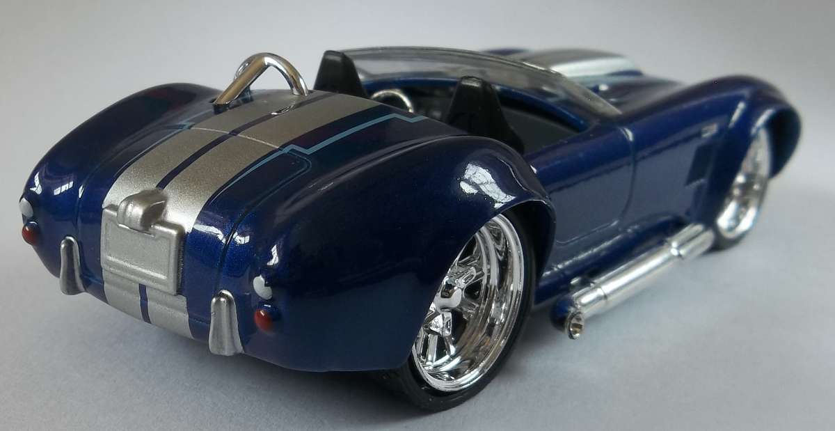 Hot Wheels 1/43 LARGER Scale 1965 Ford Shelby Cobra RUBBER TYRES  Detail Interior Hotwheels MATCHBOX