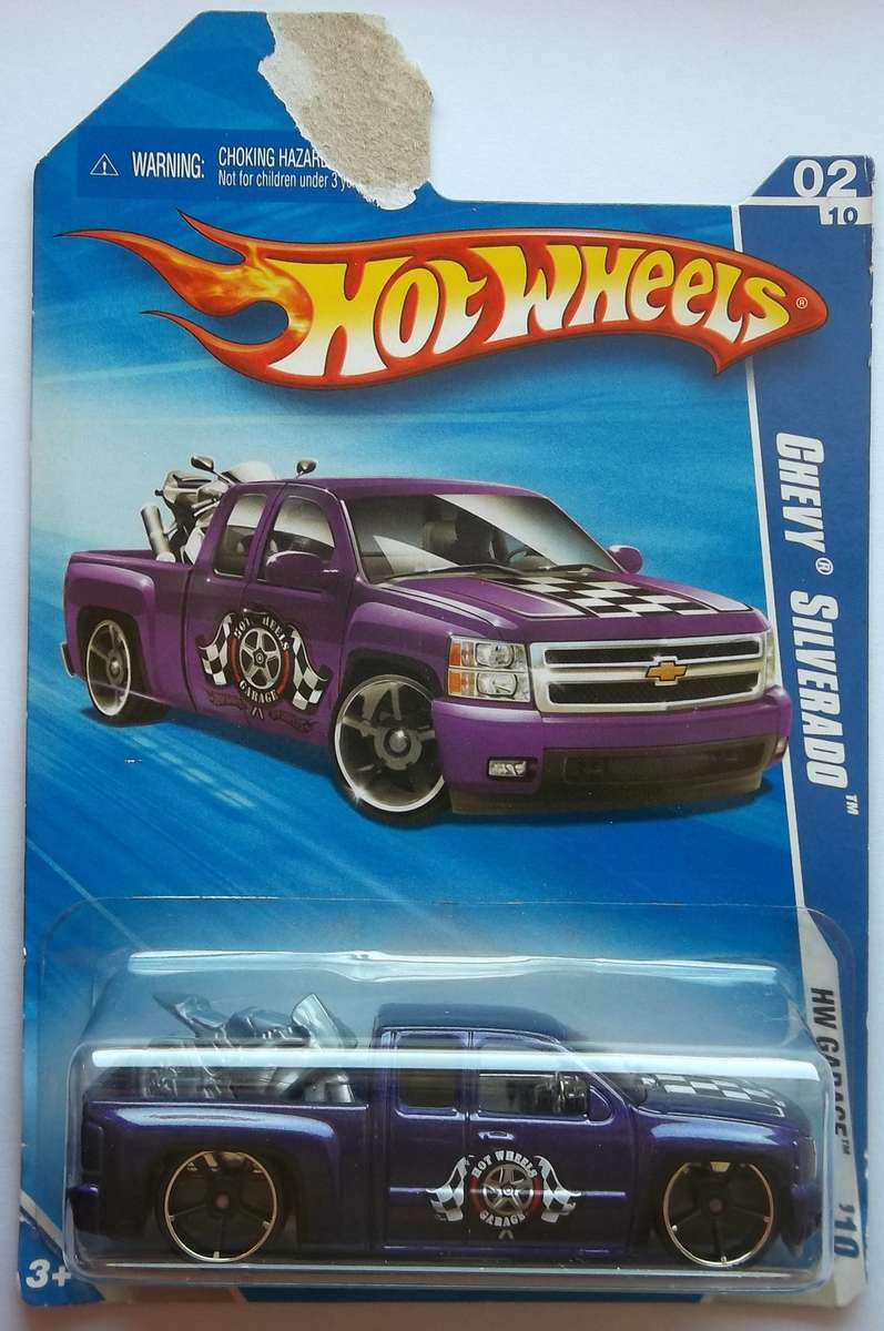 Hot Wheels HW GARAGE  Chevy Silverado  HOTWHEELS Like Matchbox scale Model 2010