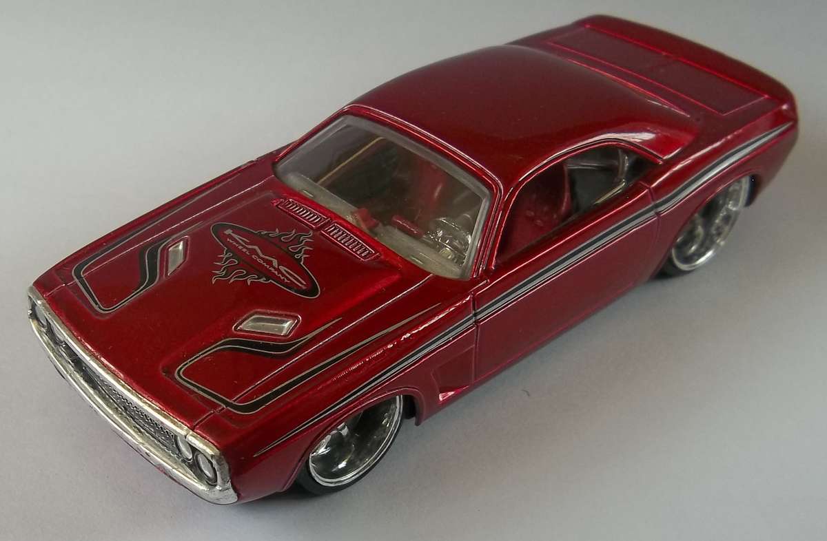 Hot Wheels 1/43 LARGER Scale 1971 Dodge Challenger RUBBER TYRE Detailed Engine Hotwheels MATCHBOX