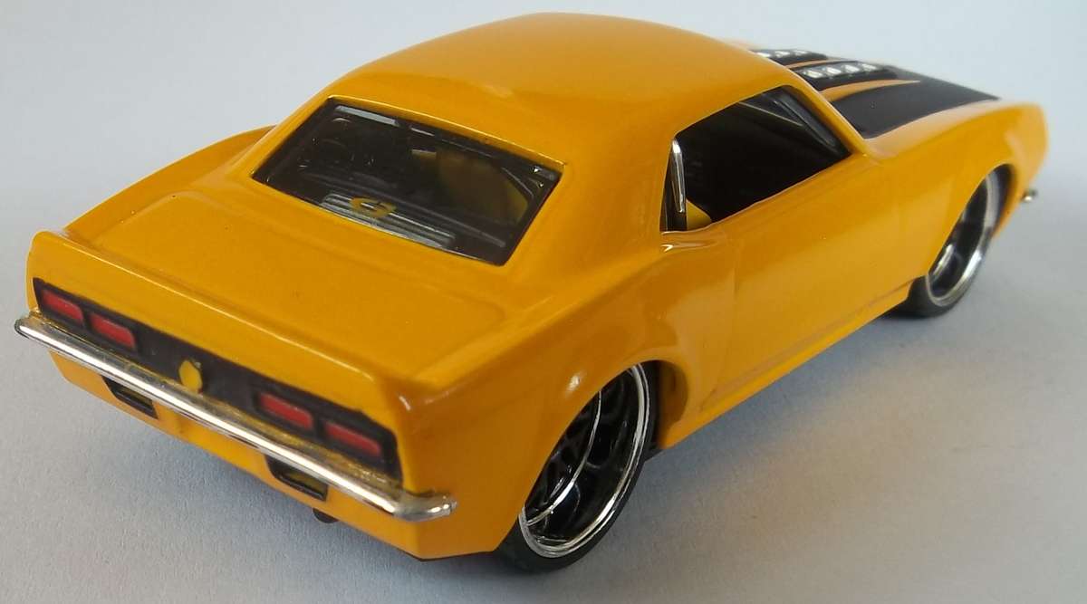 Hot Wheels 1/43 LARGER Scale 1968 Chevrolet Camaro RUBBER TYRES + TREAD Detail Interior Hotwheels