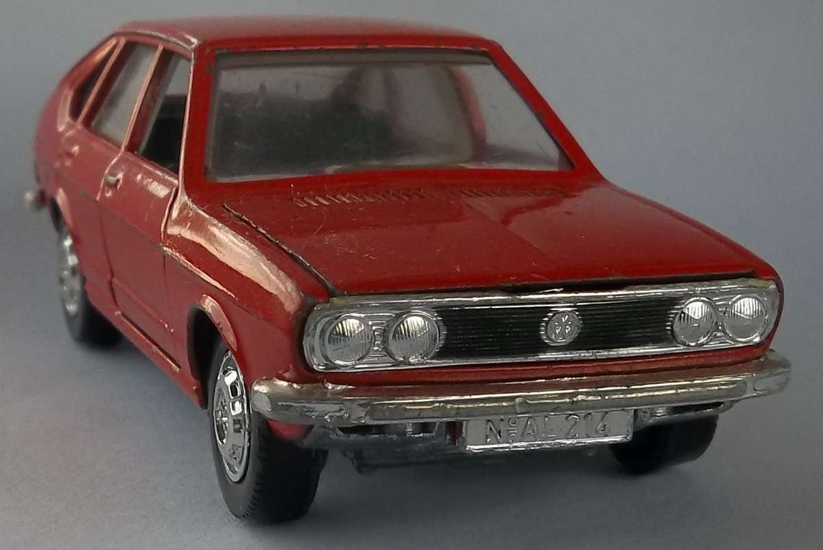 Schuco 1:43 Scale VW Volkswagen PASSAT Made in Germany Larger Scale similar to Dinky Scale Rare