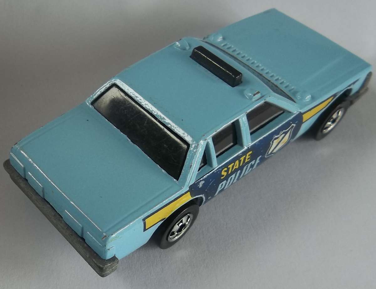 Hot Wheels CRACK UPS Police car Matchbox Scale Model Car Made in 1983 Vinage Model HOTWHEELS