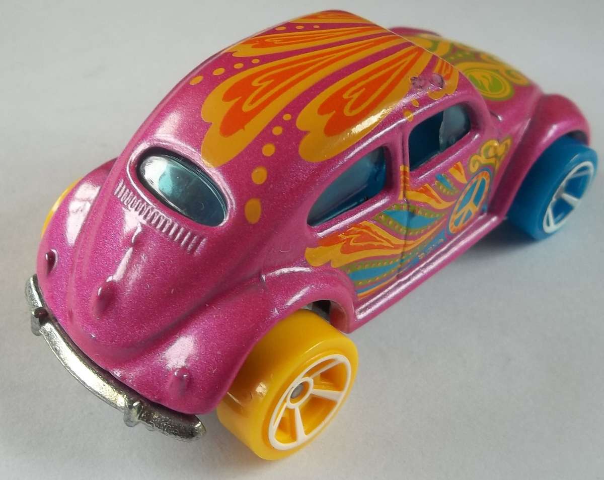 Hot Wheels TREASURE HUNT VW Beetle Volkswagen METAL BASE like Matchbox