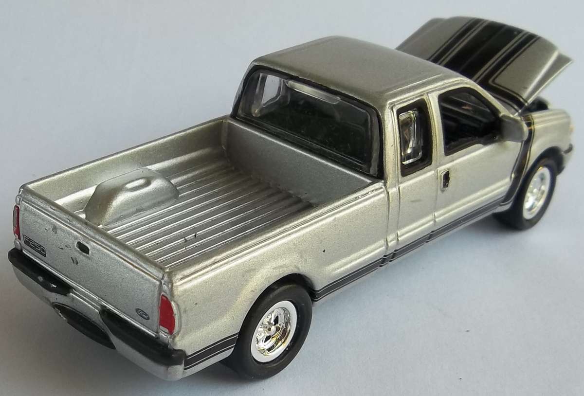 JOHNNY LIGHTNING Ford Bakkie Long Wheels base Similar Scale to Matchbox 1/64 scale