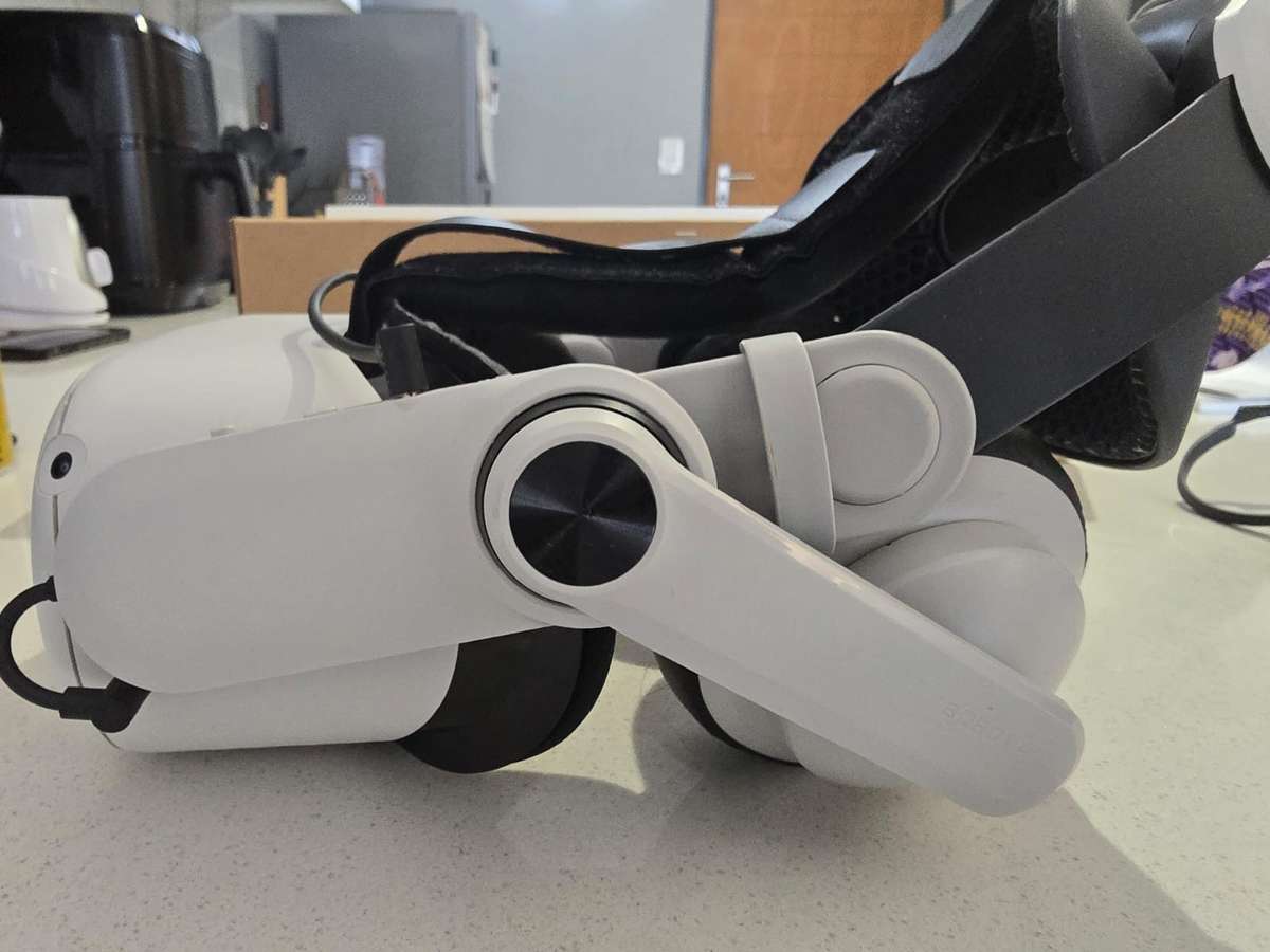 Oculus Quest 2 + quest 2 head cover