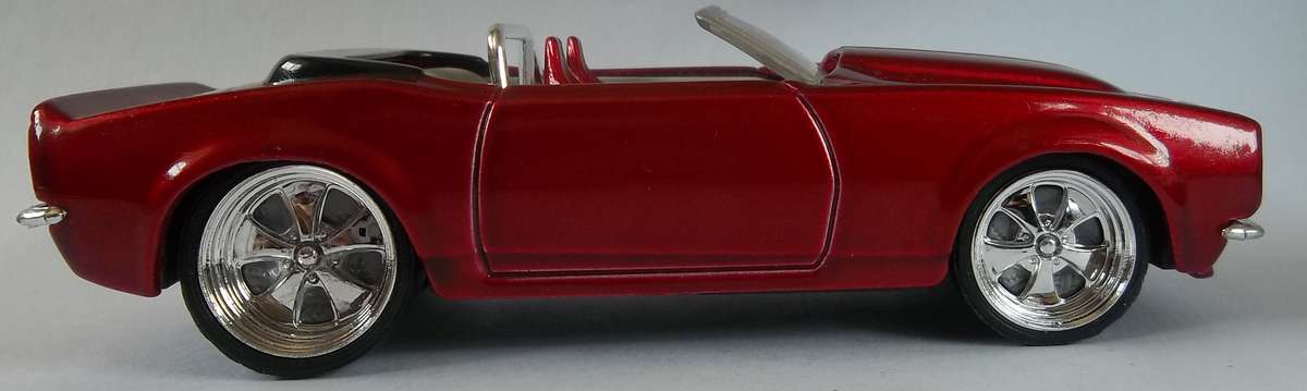 Hot Wheels 1/43 LARGER Scale '68 Chevrolet Camaro RUBBER TYRES  Detail Interior Hotwheels MATCHBOX